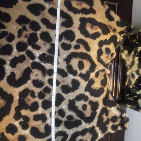🇺🇸 3/$30 Leopard V Neck Blouse - Picture 7 of 9